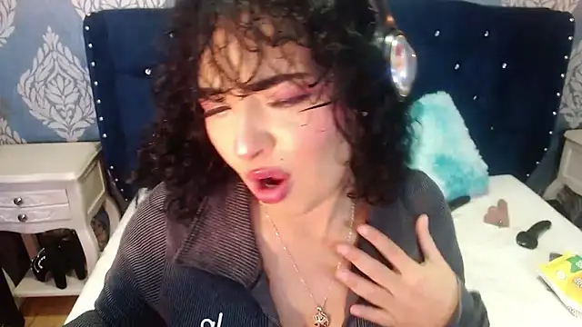 Sofiacowperx online show from June 14, 2:28 pm