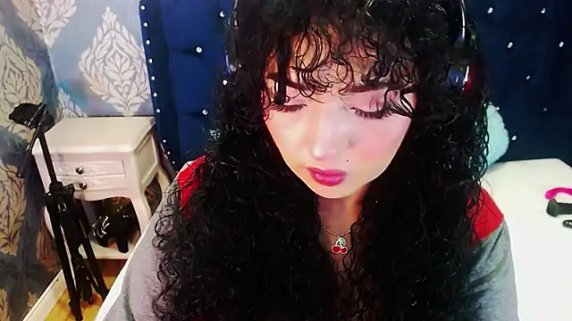 Sofiacowperx online show from June 26, 2:24 am