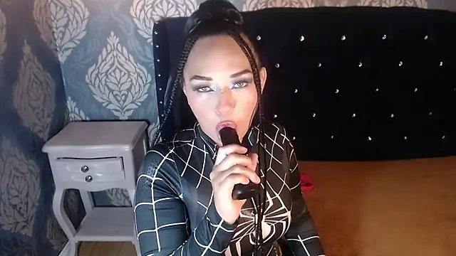 Sofiacowperx online show from October 30, 4:30 pm