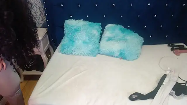 Sofiacowperx online show from July 23, 2:36 pm