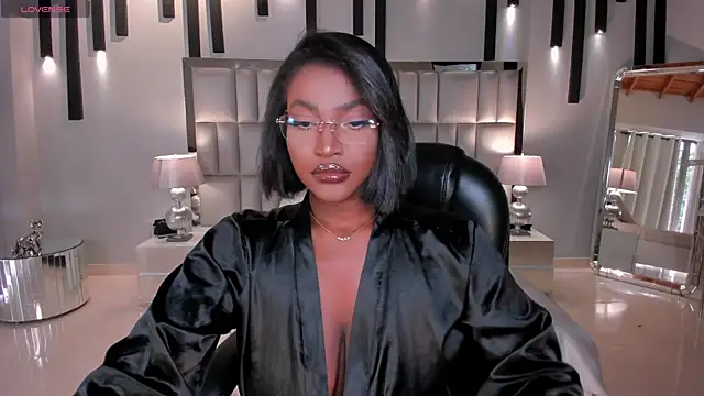 SavannahStorm online show from August 1, 1:24 pm