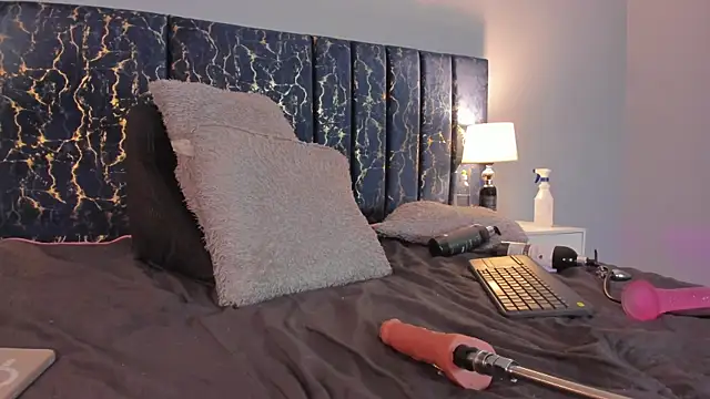 Sophia Lemos online show from October 8, 3:05 pm