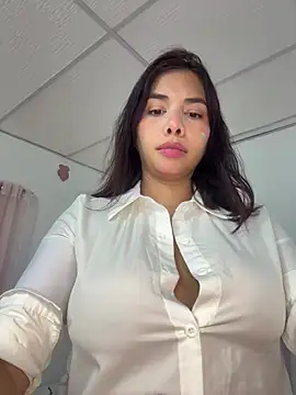 LucyMartelli online show from April 28, 1:04 pm