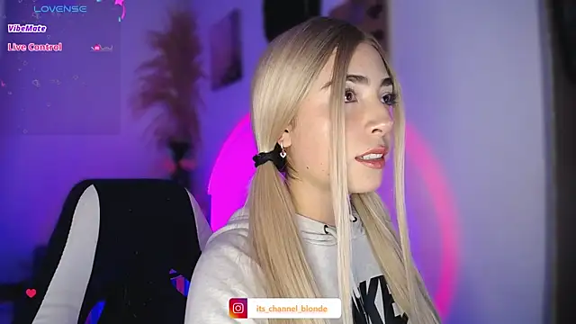 channel blonde a online show from November 11, 8:39 pm