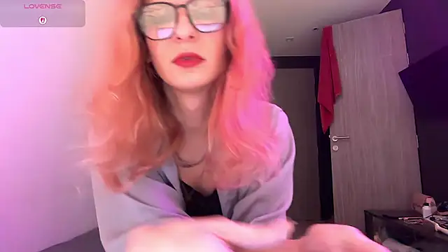 Alice Pinkhead online show from July 28, 9:40 am