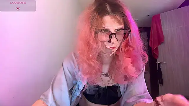Alice Pinkhead online show from July 17, 9:46 am