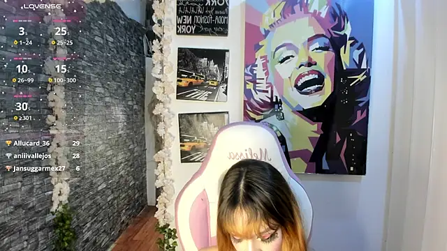 Snapshot of katt__black__ chatting on October 3, 8:58 pm katt black online show from October 3, 8:58 pm