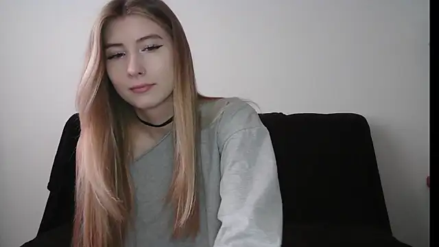 ErikaShyy online show from January 6, 11:25 am