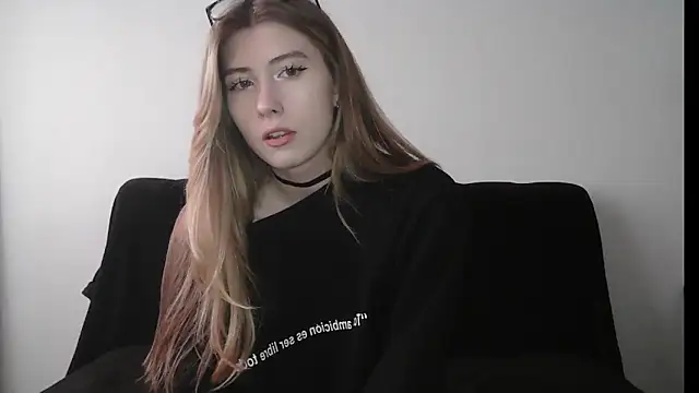 ErikaShyy online show from October 21, 11:36 am