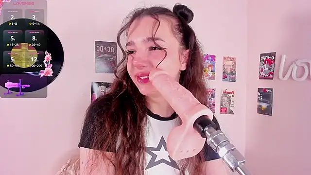 LosAlicee online show from March 30, 11:15 pm