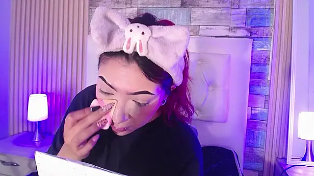 Mia Rinn online show from March 17, 1:04 pm