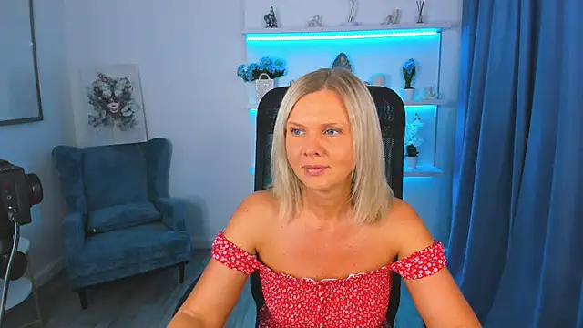 AgathaKlouin online show from October 4, 7:29 pm