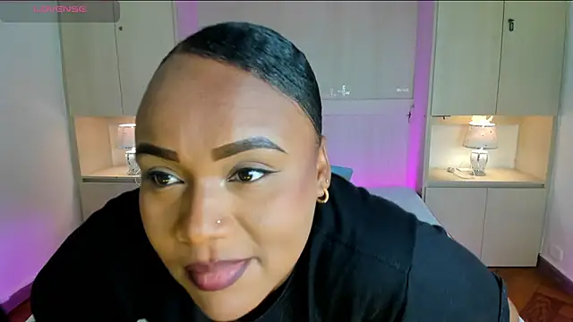 EmilyyStuart online show from February 3, 8:01 pm