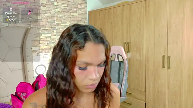 Sara-Smith- online show from July 6, 12:54 pm