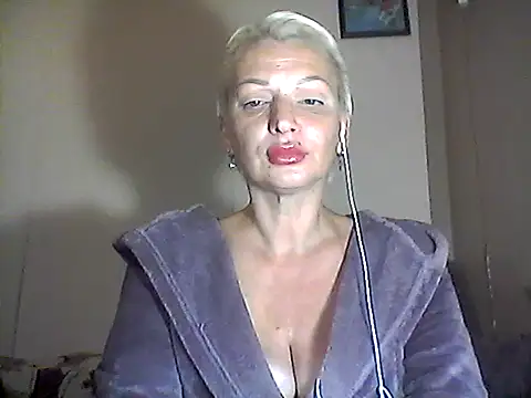 Snapshot of MaryJane441 chatting on October 7, 8:13 pm MaryJane441 online show from October 7, 8:13 pm