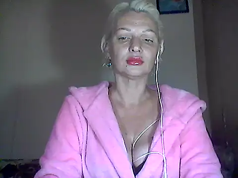 Snapshot of MaryJane441 chatting on October 20, 7:17 pm MaryJane441 online show from October 20, 7:17 pm