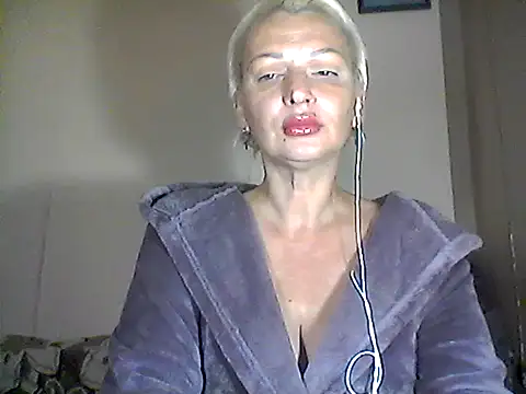 Snapshot of MaryJane441 chatting on October 6, 8:02 pm MaryJane441 online show from October 6, 8:02 pm