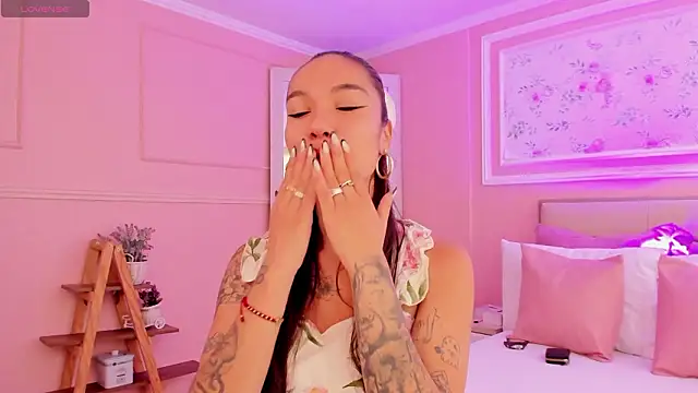 scarlet castro online show from March 4, 4:46 pm