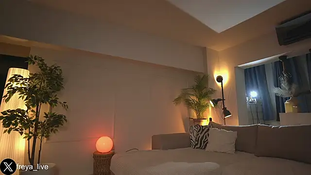 freyacherie online show from September 19, 5:56 pm