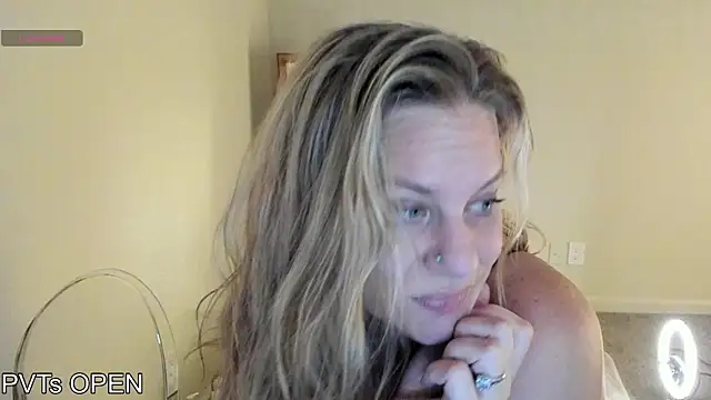 Snapshot of Peaches_N_Kreme chatting on September 9, 3:17 am Peaches N Kreme online show from September 9, 3:17 am