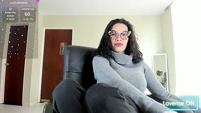 paulinabarnett- online show from June 26, 3:35 pm