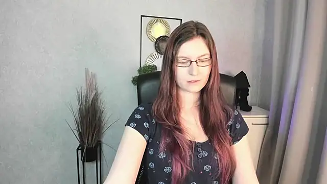 emmaxDelight online show from May 13, 6:41 am