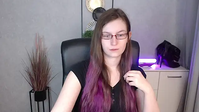 emmaxDelight online show from December 15, 6:51 am