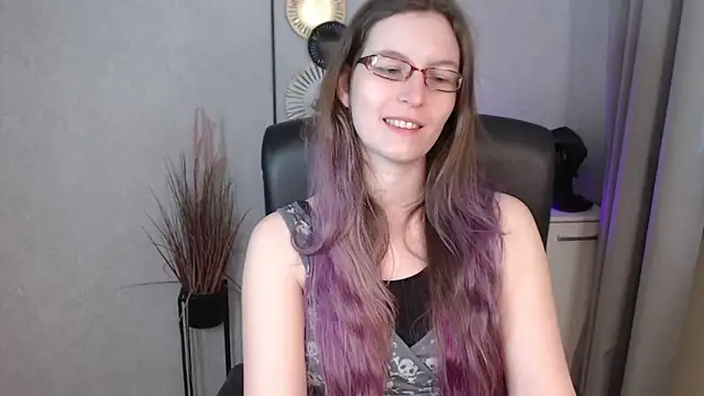 Snapshot of emmaxDelight chatting on September 24, 6:12 am emmaxDelight online show from September 24, 6:12 am
