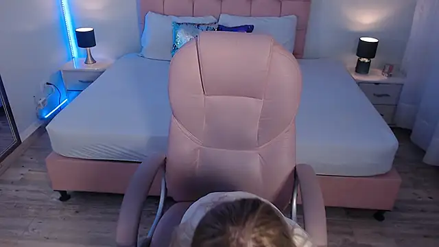 zoe jones13 online show from February 4, 3:42 am