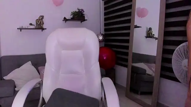 zoe turnner 18 online show from November 23, 12:07 pm