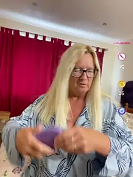 Foxy-Lucy online show from June 8, 9:32 am