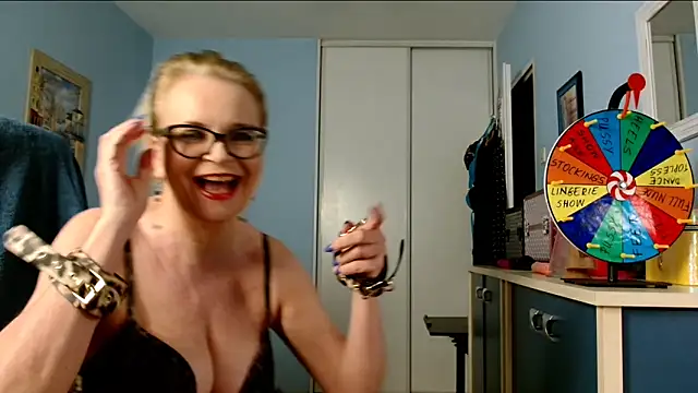 sexyjennyeu online show from September 13, 8:06 pm