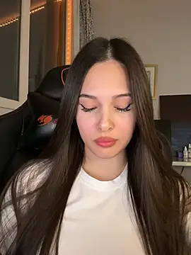 EricaWalls online show from March 18, 8:58 pm