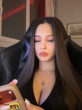 EricaWalls online show from February 8, 10:34 pm