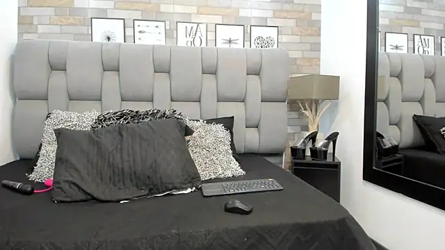 KariinaTaylor online show from June 12, 7:11 pm