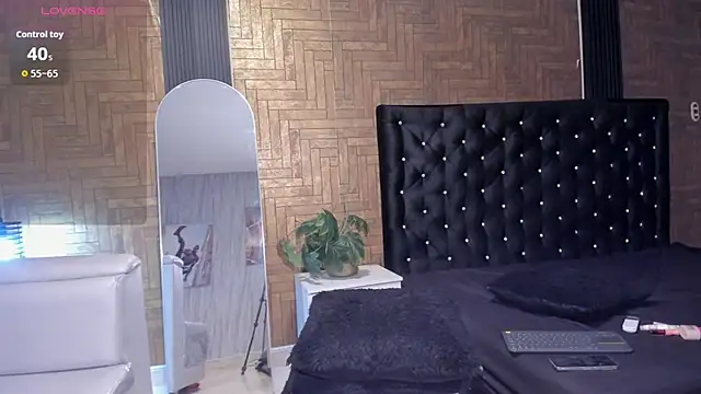 Laross25 online show from July 15, 8:02 pm