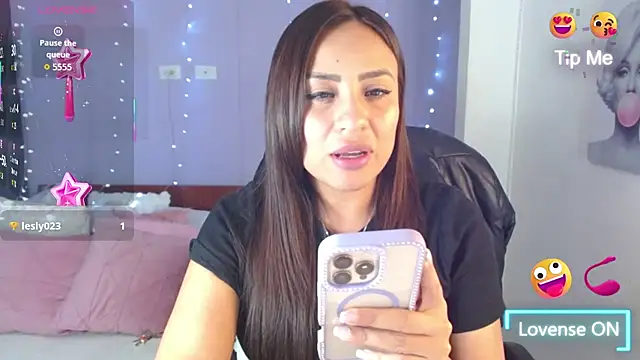 Snapshot of Paulina_627 chatting on October 19, 6:32 pm Paulina 627 online show from October 19, 6:32 pm
