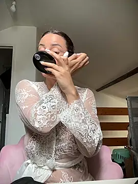 venusrey  online show from June 10, 12:48 pm