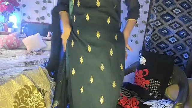 aarjulove online show from July 29, 11:21 am