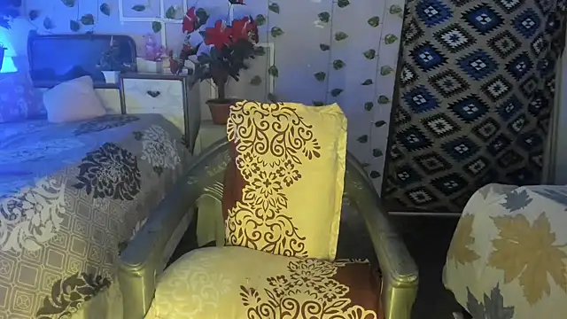 aarjulove online show from August 3, 11:16 am