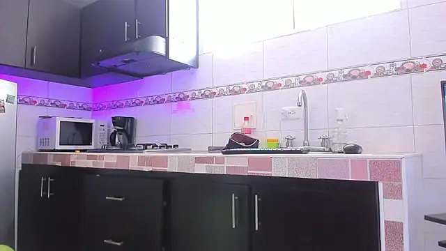 Emma-evans online show from November 14, 3:45 pm