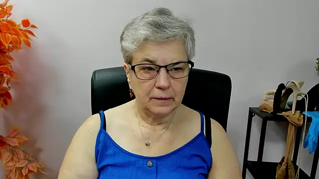 Snapshot of IrisDream chatting on October 13, 6:16 am IrisDream online show from October 13, 6:16 am
