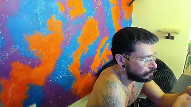Snapshot of leondevereda chatting on October 8, 12:15 am leondevereda online show from October 8, 12:15 am