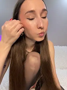 cutte dora online show from February 20, 1:01 pm