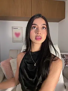 maddy bronw  online show from May 16, 11:59 pm