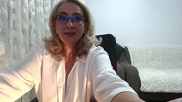 Snapshot of cecylya4u chatting on October 1, 6:24 pm cecylya4u online show from October 1, 6:24 pm
