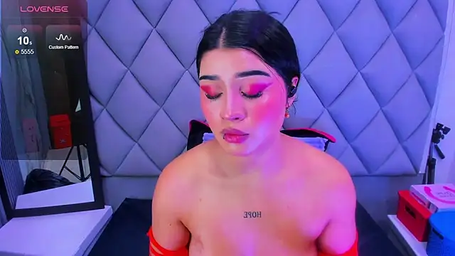 venusowen  online show from December 5, 2:18 pm