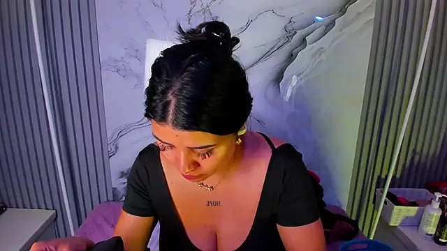 venusowen  online show from June 15, 1:00 pm