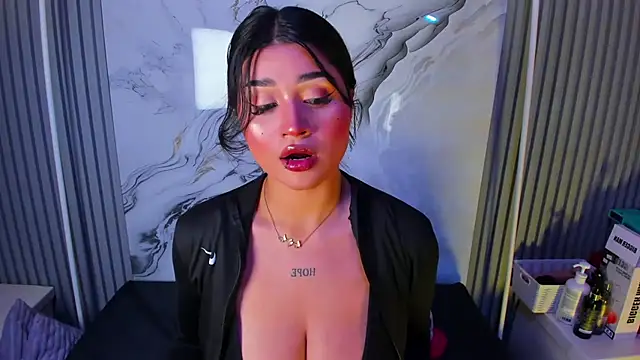 venusowen  online show from August 1, 2:41 pm