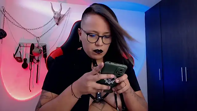 Snapshot of LilithSharon chatting on October 15, 5:15 pm LilithSharon online show from October 15, 5:15 pm